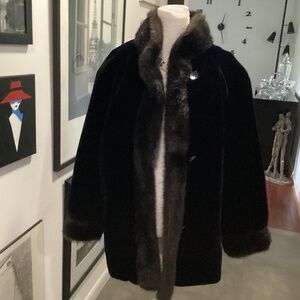 HILLMORE. NY.FAUX FUR LOVELY VINTAGE 3/4 length jacket / COAT see measurements